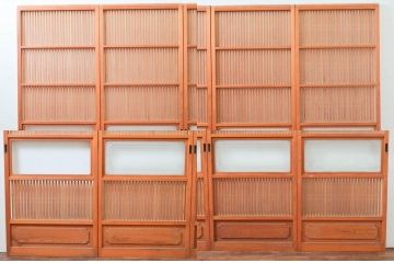 アンティーク建具　腰板欅(ケヤキ)材　上品な和空間を演出してくれる幅狭格子戸4枚セット(引き戸、ガラス帯戸)(R-074211)