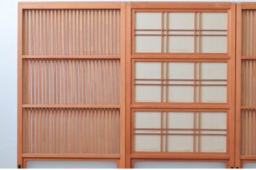 アンティーク建具　腰板欅(ケヤキ)材　上品な和空間を演出してくれる裏障子付き幅狭格子戸4枚セット(引き戸、ガラス帯戸、障子戸)(R-074212)