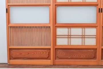 アンティーク建具　腰板欅(ケヤキ)材　上品な和空間を演出してくれる裏障子付き幅狭格子戸4枚セット(引き戸、ガラス帯戸、障子戸)(R-074212)