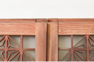 アンティーク建具　お洒落な組子がアクセントになるガラス入り板戸2枚セット(引き戸、帯戸)(R-074214)