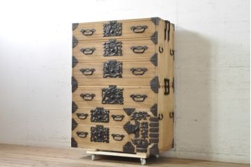 和製アンティーク　厚手で立派な打ち出し金具!!　総桐の六丁引き庄内箪笥(桐箪笥、桐たんす、整理タンス、衣装たんす、古箪笥、時代箪笥、引き出し)(R-074228)