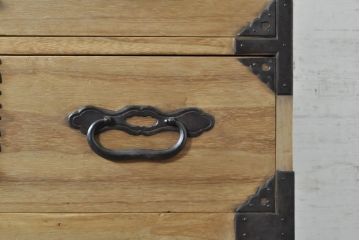 和製アンティーク　厚手で立派な打ち出し金具!!　総桐の六丁引き庄内箪笥(桐箪笥、桐たんす、整理タンス、衣装たんす、古箪笥、時代箪笥、引き出し)(R-074228)