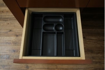 中古　オーダー家具　重厚な佇まいが魅力的な両袖デスク　定価約70万円相当　(R-074238)