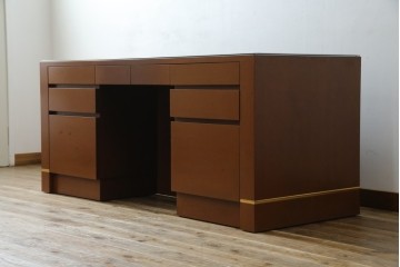 中古　オーダー家具　重厚な佇まいが魅力的な両袖デスク　定価約70万円相当　(R-074238)