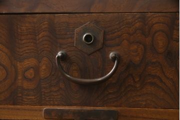 和製アンティーク　上手物!!　三方欅(ケヤキ)材　内部桐材　上品な銅金具の小箪笥(収納箪笥、整理箪笥、引き出し)(R-074240)