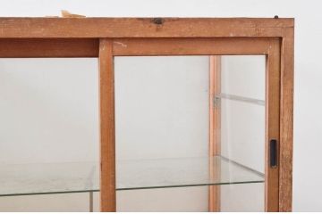 和製ビンテージ　ナラ(楢)材　シンプルなデザインが取り入れやすい木枠のガラスケース(Gケース、カウンターショーケース、ディスプレイケース、コレクションケース、キャビネット、飾り棚、陳列棚、店舗什器、ヴィンテージ)(R-074245)