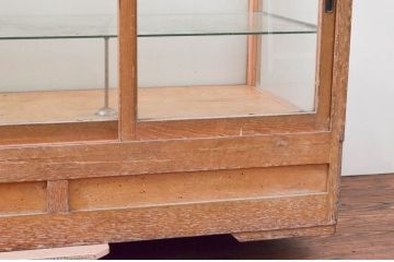和製ビンテージ　ナラ(楢)材　シンプルなデザインが取り入れやすい木枠のガラスケース(Gケース、カウンターショーケース、ディスプレイケース、コレクションケース、キャビネット、飾り棚、陳列棚、店舗什器、ヴィンテージ)(R-074245)