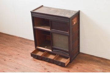 和製アンティーク　結霜ガラス　細部のデザインにこだわりが光る戸棚(水屋箪笥、食器棚、サイドキャビネット、収納棚、戸棚)(R-074254)