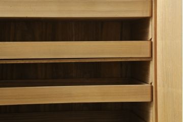 和製アンティーク　艶のある明るい色味が美しい!! 朱色の漆で塗り直された古い総桐箪笥(総桐たんす、衣装箪笥、着物箪笥、収納箪笥、和タンス、引き出し)(R-074261)