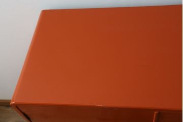 和製アンティーク　艶のある明るい色味が美しい!! 朱色の漆で塗り直された古い総桐箪笥(総桐たんす、衣装箪笥、着物箪笥、収納箪笥、和タンス、引き出し)(R-074261)