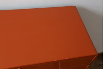 和製アンティーク　艶のある明るい色味が美しい!! 朱色の漆で塗り直された古い総桐箪笥(総桐たんす、衣装箪笥、着物箪笥、収納箪笥、和タンス、引き出し)(R-074261)