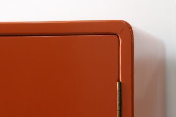 和製アンティーク　艶のある明るい色味が美しい!! 朱色の漆で塗り直された古い総桐箪笥(総桐たんす、衣装箪笥、着物箪笥、収納箪笥、和タンス、引き出し)(R-074261)