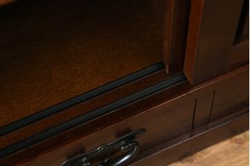 中古　美品　品の良い佇まいで和の空間を引き立てる水屋箪笥サイドボード(食器棚、戸棚、収納棚、キャビネット、ローボード)(R-074262)