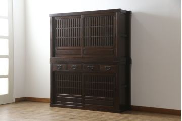 中古　美品!!　広島県　博永家具　松尾博昭作　重厚感ある佇まいが魅力的な五尺水屋箪笥(食器棚、戸棚、収納棚、キャビネット)(R-074263)