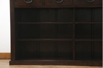 中古　美品!!　広島県　博永家具　松尾博昭作　重厚感ある佇まいが魅力的な五尺水屋箪笥(食器棚、戸棚、収納棚、キャビネット)(R-074263)
