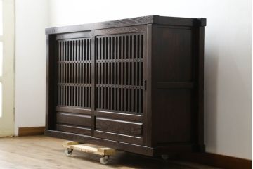 中古　美品!!　広島県　博永家具　松尾博昭作　重厚感ある佇まいが魅力的な五尺水屋箪笥サイドボード(食器棚、戸棚、収納棚、キャビネット)(R-074264)