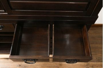 中古　美品　広島県　博永家具　松尾博昭作　重厚感ある佇まいが魅力的な五尺水屋箪笥サイドボード(食器棚、戸棚、収納棚、キャビネット)(R-074265)