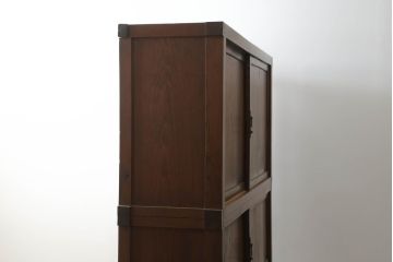 和製アンティーク　上手物!!　幅六尺　前面欅(ケヤキ)材　落ち着きのある佇まいが魅力!銅金具の重厚な二段重ね関東水屋箪笥(キャビネット、食器棚、収納棚、戸棚、重ねタンス)(R-074266)