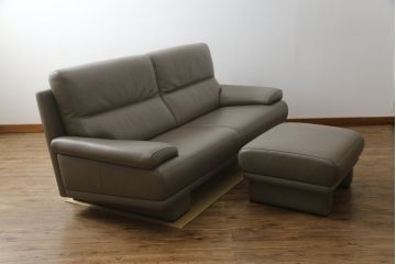 中古　カリモク家具(karimoku)　domani(ドマーニ)　Excel-Life(エクセルライフ)　ZSA3シリーズ　本革(レザー)　スタイリッシュな空間演出におすすめなソファとスツールのセット(3人掛け、3P、アームソファ、オットマン)(定価約107万円)(R-074269)