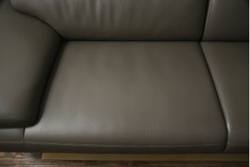 中古　カリモク家具(karimoku)　domani(ドマーニ)　Excel-Life(エクセルライフ)　ZSA3シリーズ　本革(レザー)　スタイリッシュな空間演出におすすめなソファとスツールのセット(3人掛け、3P、アームソファ、オットマン)(定価約107万円)(R-074269)