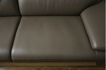 中古　カリモク家具(karimoku)　domani(ドマーニ)　Excel-Life(エクセルライフ)　ZSA3シリーズ　本革(レザー)　スタイリッシュな空間演出におすすめなソファとスツールのセット(3人掛け、3P、アームソファ、オットマン)(定価約107万円)(R-074269)