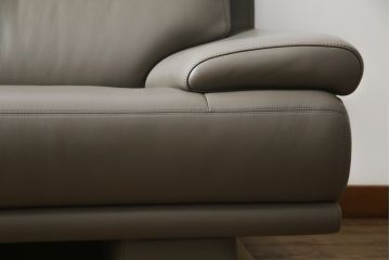 中古　カリモク家具(karimoku)　domani(ドマーニ)　Excel-Life(エクセルライフ)　ZSA3シリーズ　本革(レザー)　スタイリッシュな空間演出におすすめなソファとスツールのセット(3人掛け、3P、アームソファ、オットマン)(定価約107万円)(R-074269)