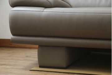 中古　カリモク家具(karimoku)　domani(ドマーニ)　Excel-Life(エクセルライフ)　ZSA3シリーズ　本革(レザー)　スタイリッシュな空間演出におすすめなソファとスツールのセット(3人掛け、3P、アームソファ、オットマン)(定価約107万円)(R-074269)