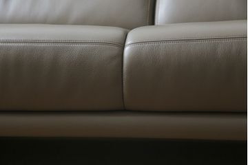 中古　カリモク家具(karimoku)　domani(ドマーニ)　Excel-Life(エクセルライフ)　ZSA3シリーズ　本革(レザー)　スタイリッシュな空間演出におすすめなソファとスツールのセット(3人掛け、3P、アームソファ、オットマン)(定価約107万円)(R-074269)