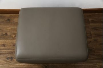 中古　カリモク家具(karimoku)　domani(ドマーニ)　Excel-Life(エクセルライフ)　ZSA3シリーズ　本革(レザー)　スタイリッシュな空間演出におすすめなソファとスツールのセット(3人掛け、3P、アームソファ、オットマン)(定価約107万円)(R-074269)