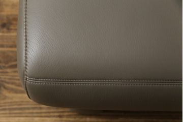 中古　カリモク家具(karimoku)　domani(ドマーニ)　Excel-Life(エクセルライフ)　ZSA3シリーズ　本革(レザー)　スタイリッシュな空間演出におすすめなソファとスツールのセット(3人掛け、3P、アームソファ、オットマン)(定価約107万円)(R-074269)