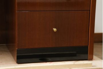 中古　美品!!　高級品　カリモク家具(karimoku)　domani(ドマーニ)　Forza(フォルザ)シリーズ　シンプルなデザインとたっぷりな収納力が魅力の両袖机(ニーホールデスク、プレジデントデスク、ワークデスク、在宅用、在宅ワーク用)(定価約92万円)(R-074270)