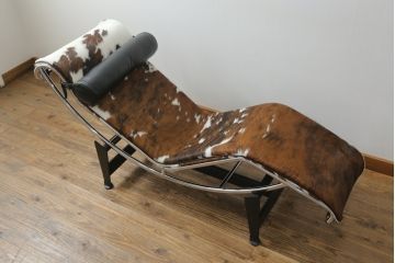 中古　美品!!　イタリア　Cassina(カッシーナ)　Le Corbusier(ル・コルビュジエ)　LC4　スタイリッシュで洗練された大人の空間を演出するシェーズロング(寝椅子、カウチ)(定価約92万円)(R-074275)