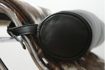 中古　美品!!　イタリア　Cassina(カッシーナ)　Le Corbusier(ル・コルビュジエ)　LC4　スタイリッシュで洗練された大人の空間を演出するシェーズロング(寝椅子、カウチ)(定価約92万円)(R-074275)