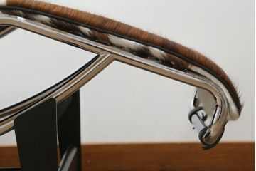 中古　美品!!　イタリア　Cassina(カッシーナ)　Le Corbusier(ル・コルビュジエ)　LC4　スタイリッシュで洗練された大人の空間を演出するシェーズロング(寝椅子、カウチ)(定価約92万円)(R-074275)