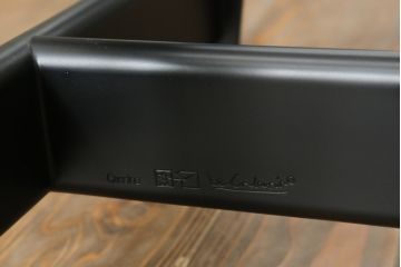 中古　美品!!　イタリア　Cassina(カッシーナ)　Le Corbusier(ル・コルビュジエ)　LC4　スタイリッシュで洗練された大人の空間を演出するシェーズロング(寝椅子、カウチ)(定価約92万円)(R-074275)