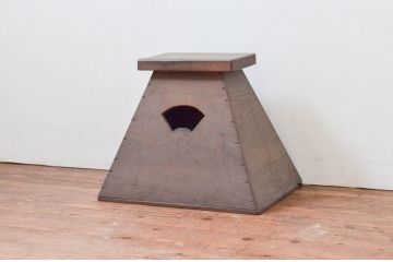 和製アンティーク　松材　レトロな雰囲気漂う踏み台(ステップ、花台、飾り台)(R-074277)