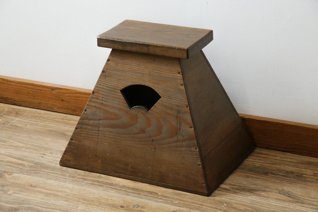 和製アンティーク　松材　古い木が味わい深いシンプルな踏み台　(R-074277)