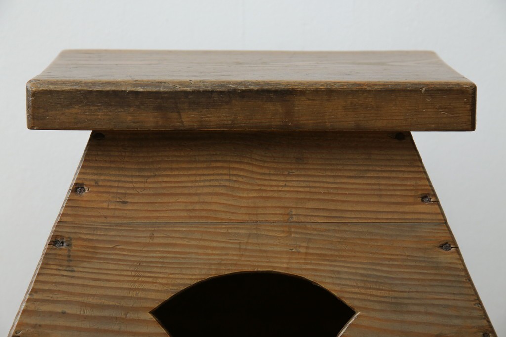 和製アンティーク　松材　古い木が味わい深いシンプルな踏み台　(R-074277)