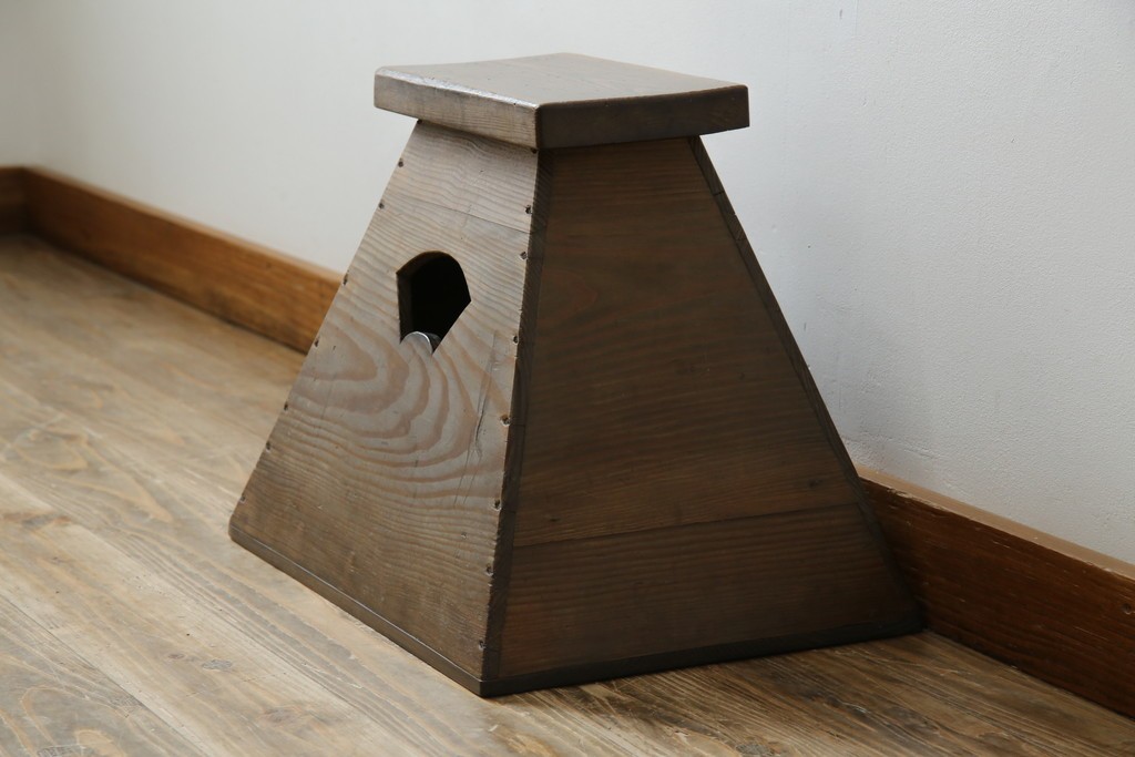 和製アンティーク　松材　古い木が味わい深いシンプルな踏み台　(R-074277)