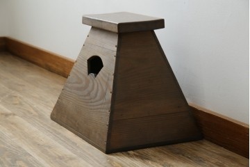 和製アンティーク　松材　古い木が味わい深いシンプルな踏み台　(R-074277)