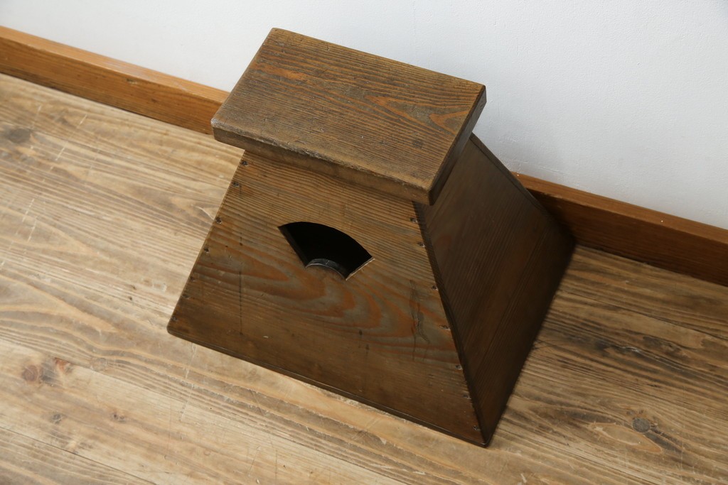 和製アンティーク　松材　古い木が味わい深いシンプルな踏み台　(R-074277)