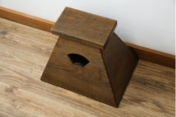 和製アンティーク　松材　古い木が味わい深いシンプルな踏み台　(R-074277)