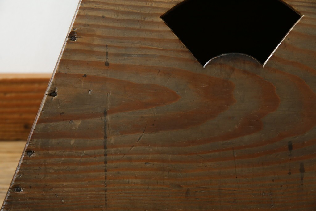 和製アンティーク　松材　古い木が味わい深いシンプルな踏み台　(R-074277)