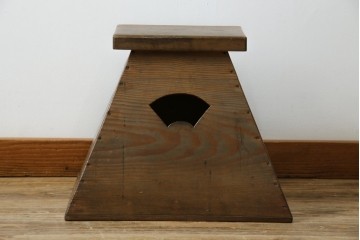 和製アンティーク　松材　古い木が味わい深いシンプルな踏み台　(R-074277)