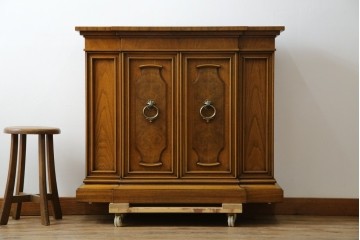 中古　美品　DREXEL HERITAGE(ドレクセルヘリテイジ)　FRANCHESCA(フランチェスカ)　リング取っ手が印象的なキャビネット　(R-074288)