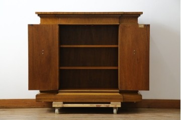 中古　美品　DREXEL HERITAGE(ドレクセルヘリテイジ)　FRANCHESCA(フランチェスカ)　リング取っ手が印象的なキャビネット　(R-074288)