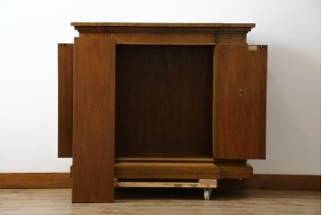 中古　美品　DREXEL HERITAGE(ドレクセルヘリテイジ)　FRANCHESCA(フランチェスカ)　リング取っ手が印象的なキャビネット　(R-074288)