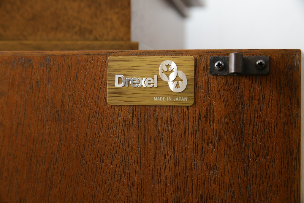 中古　美品　DREXEL HERITAGE(ドレクセルヘリテイジ)　FRANCHESCA(フランチェスカ)　リング取っ手が印象的なキャビネット　(R-074288)