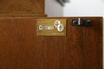 中古　美品　DREXEL HERITAGE(ドレクセルヘリテイジ)　FRANCHESCA(フランチェスカ)　リング取っ手が印象的なキャビネット　(R-074288)