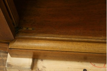 中古　美品　DREXEL HERITAGE(ドレクセルヘリテイジ)　FRANCHESCA(フランチェスカ)　リング取っ手が印象的なキャビネット　(R-074288)